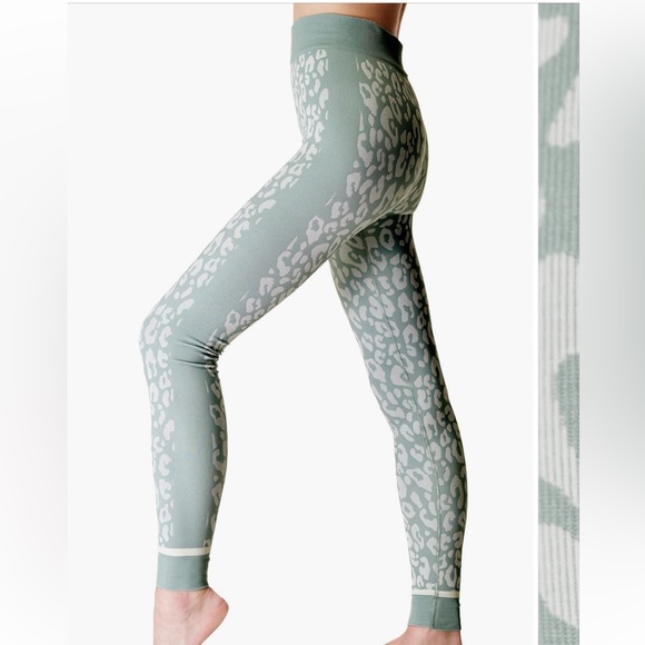 SWEATY BETTY Leopard Jacquard Base Layer Leggings NWT Small S Blue Leopard Paint - Picture 5 of 10